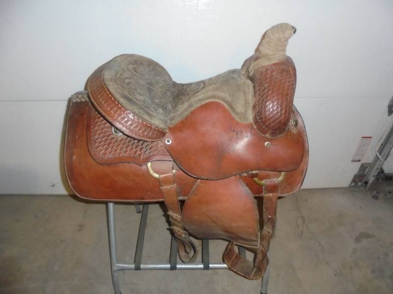 lot 5 image: Western Roping Saddle - Light Brown Leather,  16
