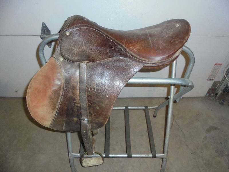 lot 6 image: English Saddle - Cortina, 17 UWRF School Saddle