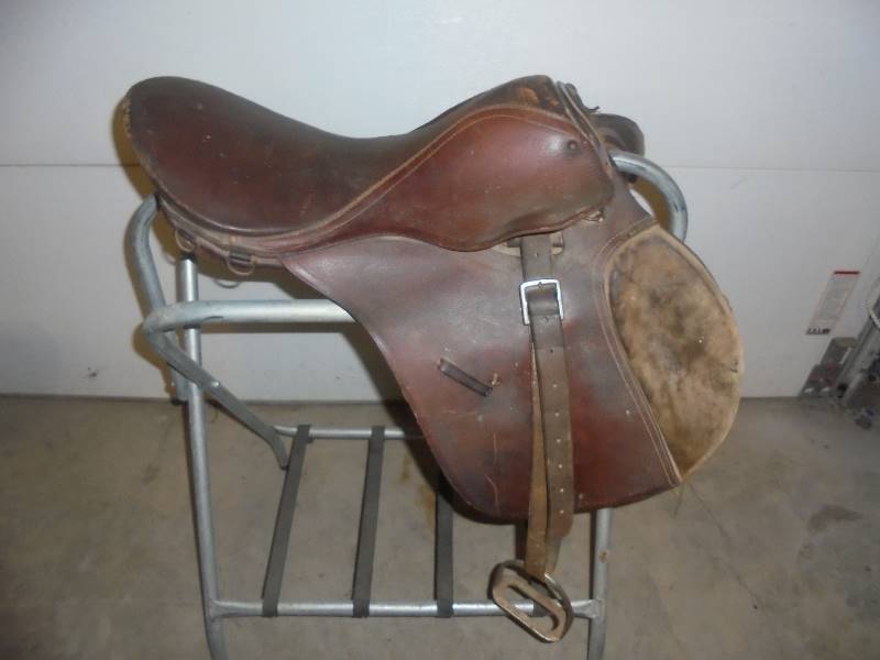 lot 7 image: English Saddle - Rossie Y Caruso, 17