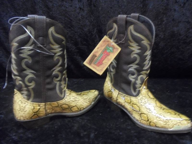 lot 14 image: Cowboy Boots - Laredo Mens Size 9D, New