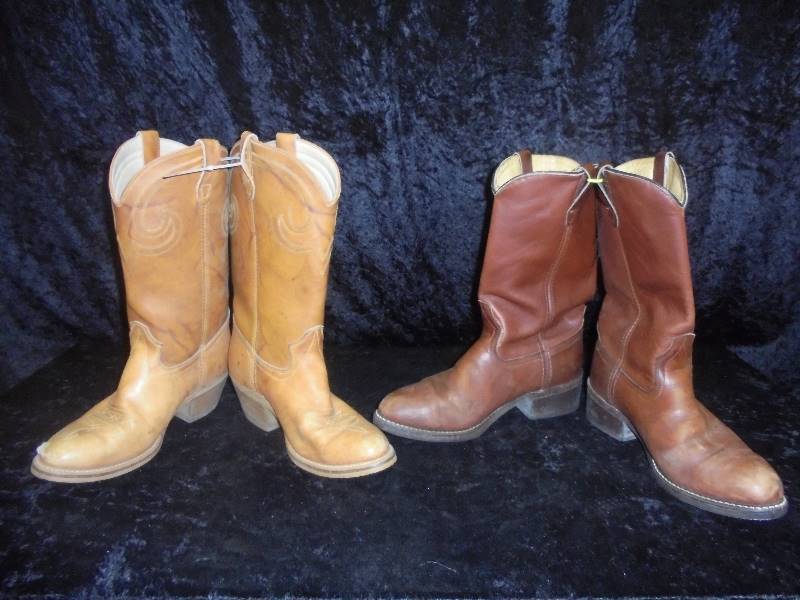 lot 17 image: Cowboy Boot - Pair - Size 8.5