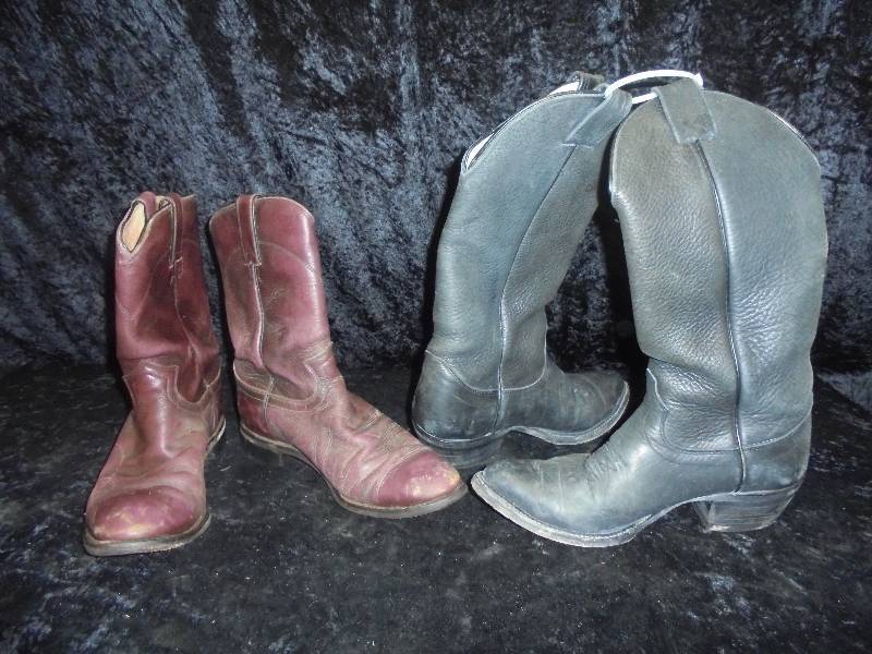 lot 19 image: Cowboy Boots - Pair, Womens Size 8.5