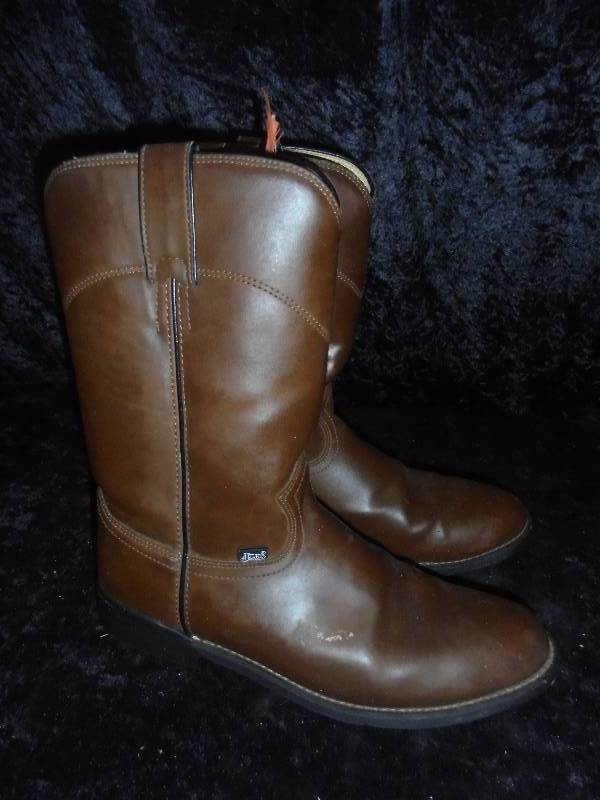 lot 22 image: Cowboy Boots - Size 8.5
