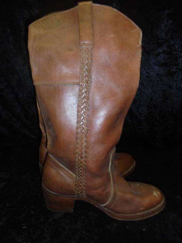 lot 24 image: Cowboy Boots - Womens Size 9