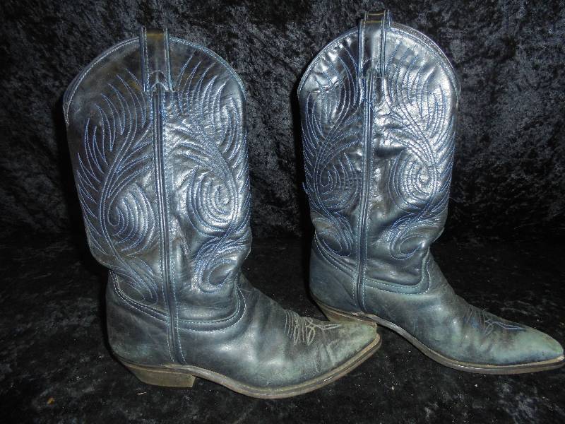 lot 25 image: Cowboy Boots - Code West, Womens Size 6