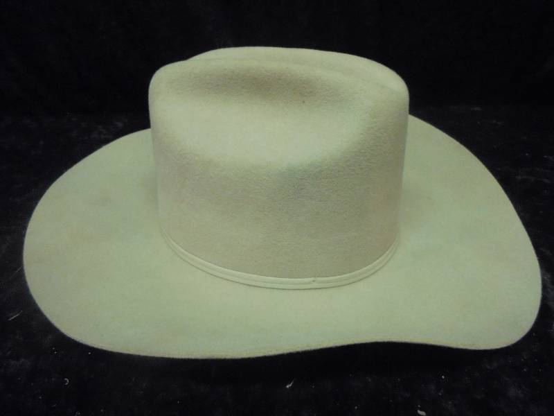 lot 29 image: Cowboy Hat - Bailey Colt, Size 6.5