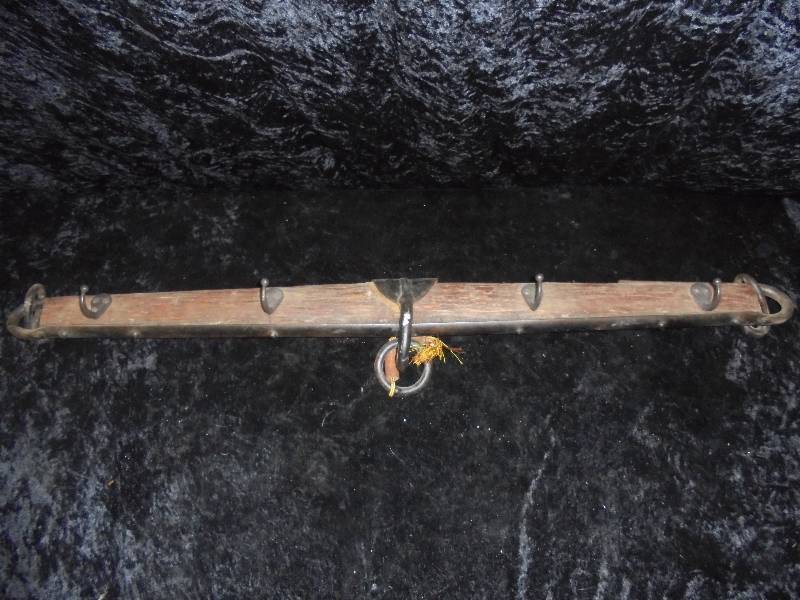 lot 39 image: Evener Coat Rack