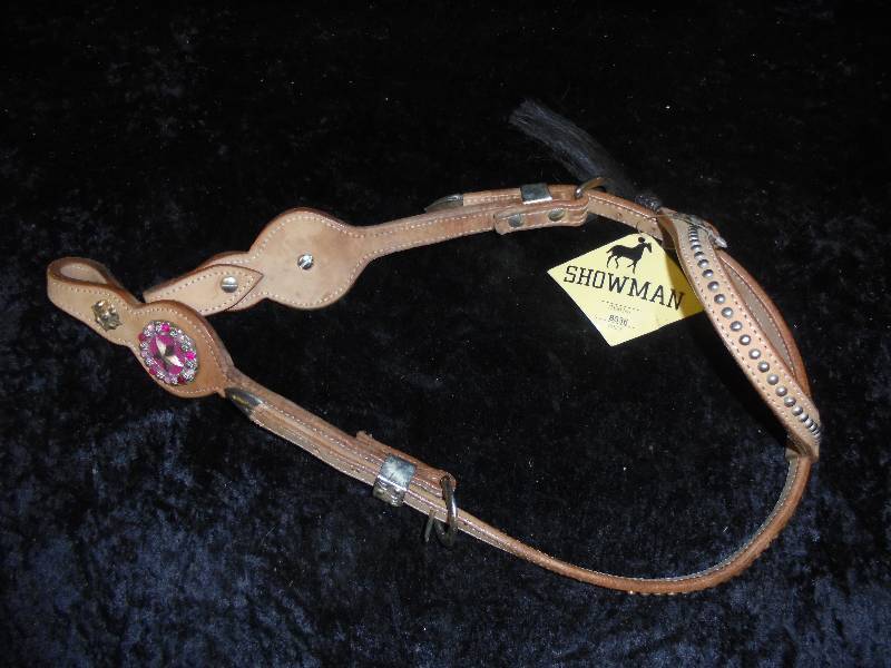 lot 84 image: Showman 1-Earred Show Head Stall