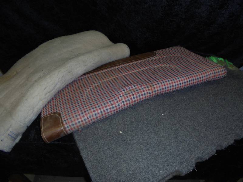 lot 93 image: Lot - Western Saddle Pads