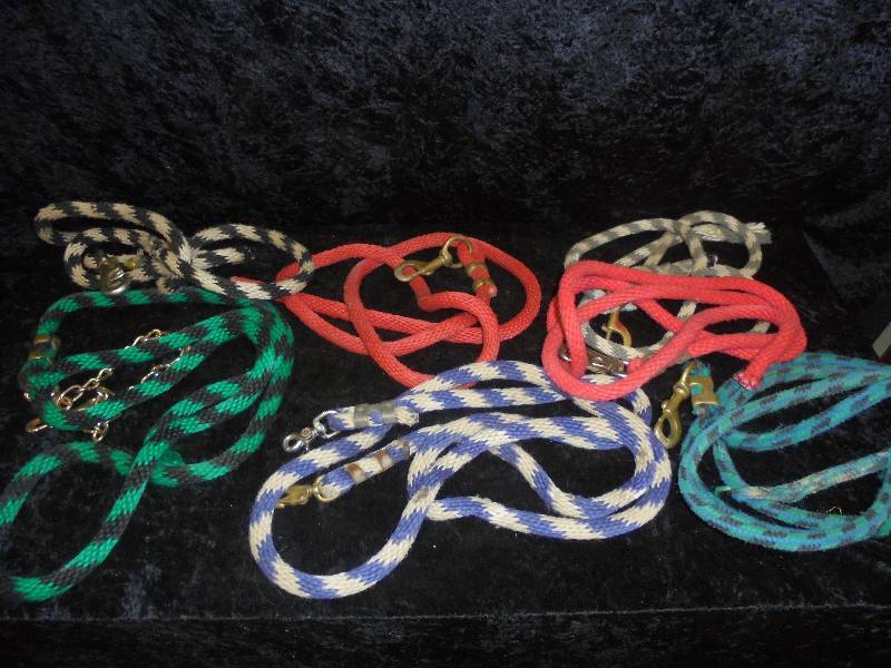 lot 104 image: Lot - 7 Lead Ropes