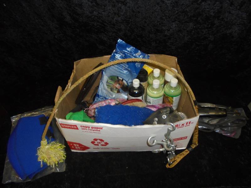 lot 113 image: Lot - Horse Care, Grooming, etc