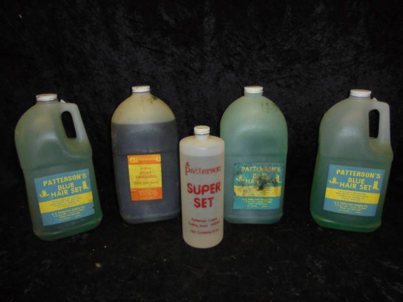 lot 118 image: Lot - Pattersons Blue Hair Set, Super Set, & Coat Dressing