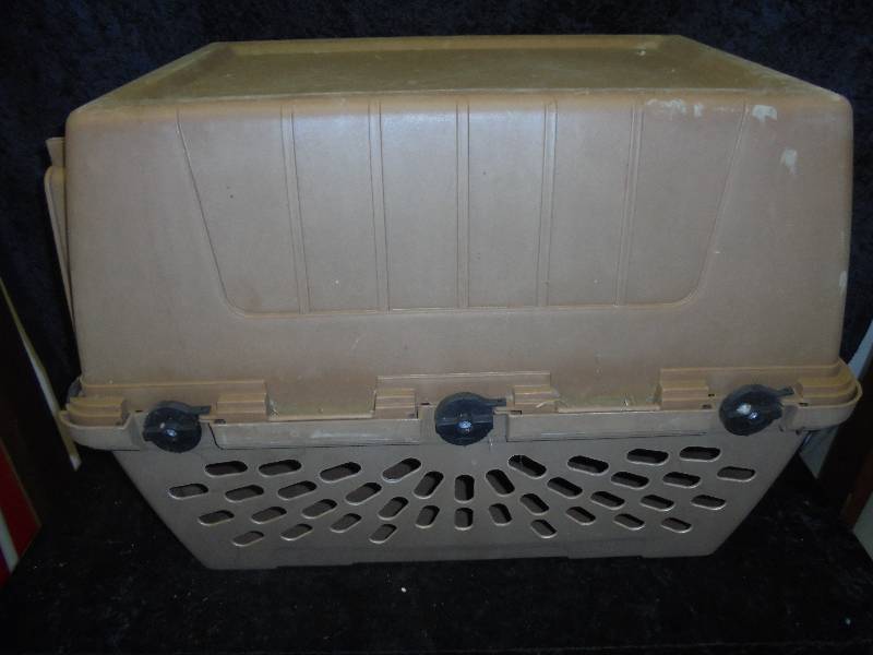 lot 143 image: Pet TaxiKennel - Brown - Large