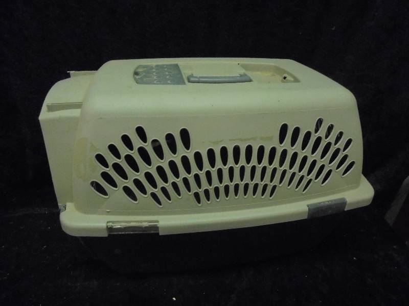 lot 144 image: Pet TaxiKennel Grey- Small