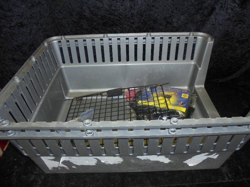 lot 145 image: Pet TaxiKennel Grey- Large
