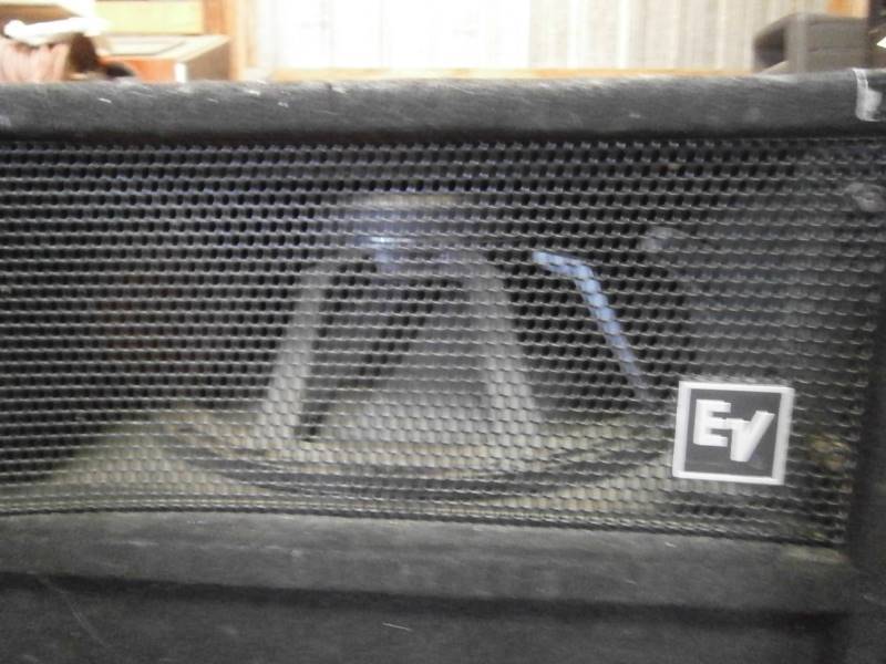 lot 7 image: 2 EV S-181 Subwoofers