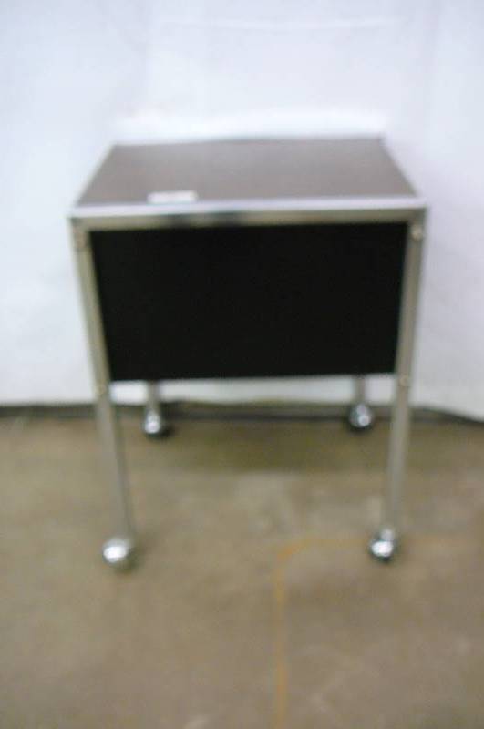 Stand on Casters Small Desk