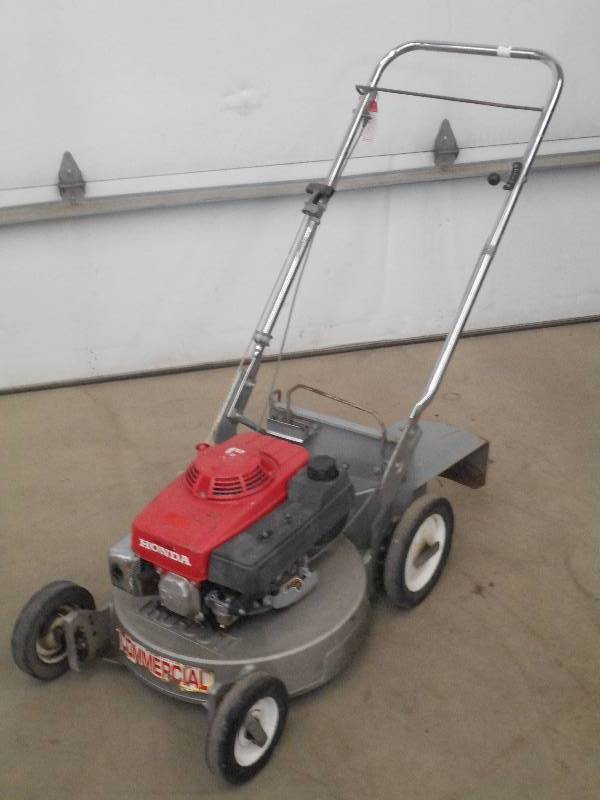 lot 11 image: Honda Pro-Cut Commercial 21 Mower,...