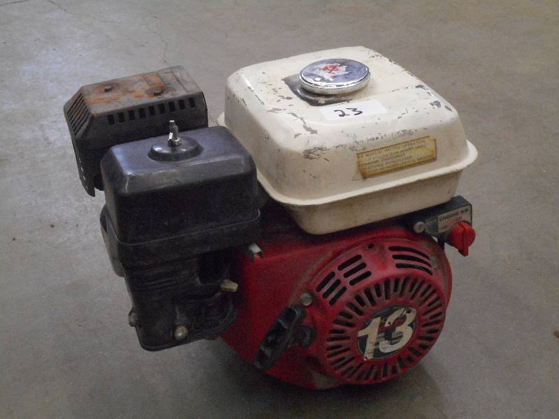 lot 23 image: Honda GX160 5.5HP Commercial Gas En...