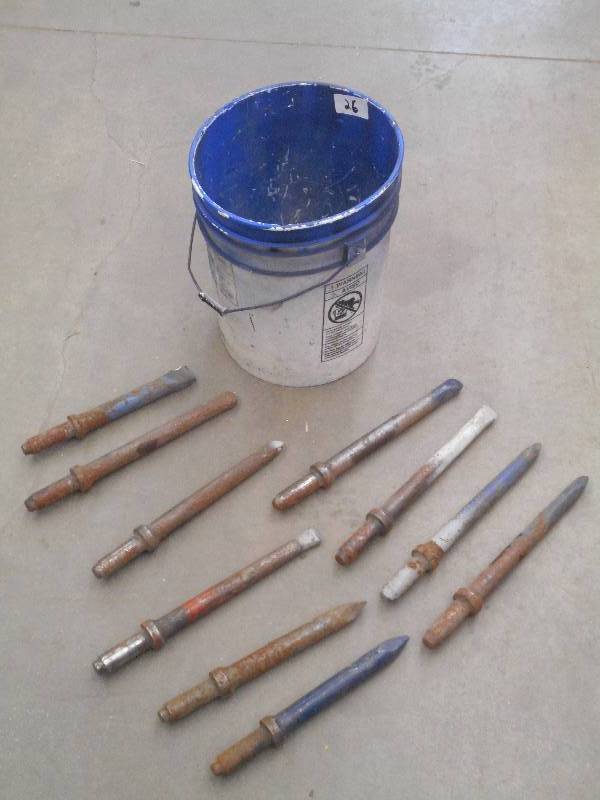 lot 26 image: Bucket Of (10) Assorted Jackhammer ...