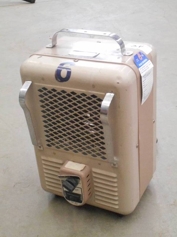 lot 34 image: 1500Watt 4-Setting Electric Space H...