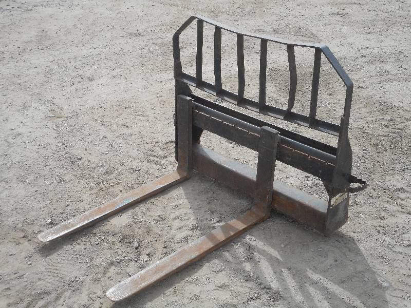lot 51 image: Universal Skidloader Pallet Forks, ...
