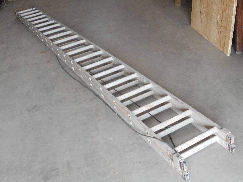 lot 53 image: Werner 40ft Aluminum Extension Ladd...