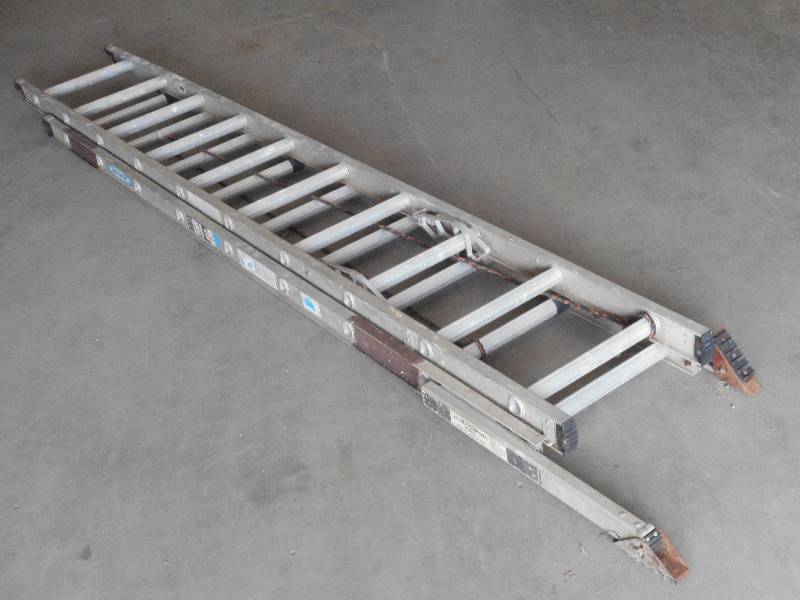 lot 57 image: Werner D520-2 20ft Aluminum Extensi...