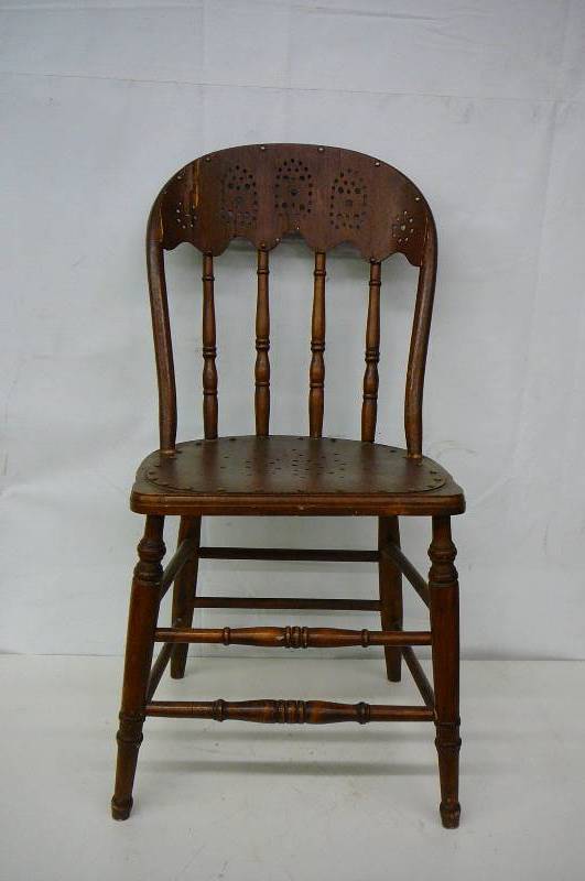 lot 2 image: Vintage Chair