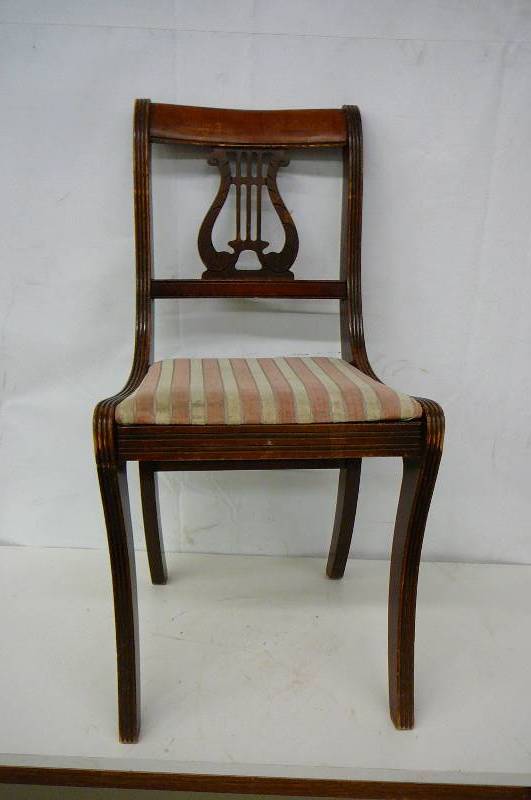 lot 3 image: Vintage Chair
