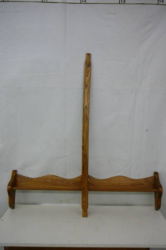 lot 4 image: Quilt Rack Oak