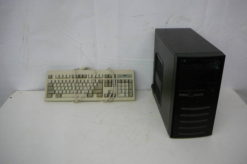 lot 15 image: Key Pad & Computer Case Metal