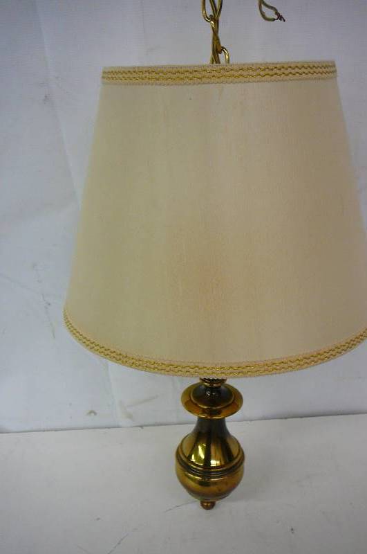 lot 26 image: Hanging Lamp Stifle