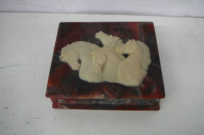lot 35 image: Stone Desk Note Holders incolay stone Horse head Stone Box