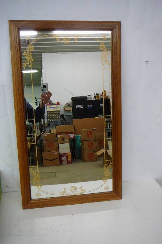 lot 36 image: Framed Mirror Oak 19 x 33