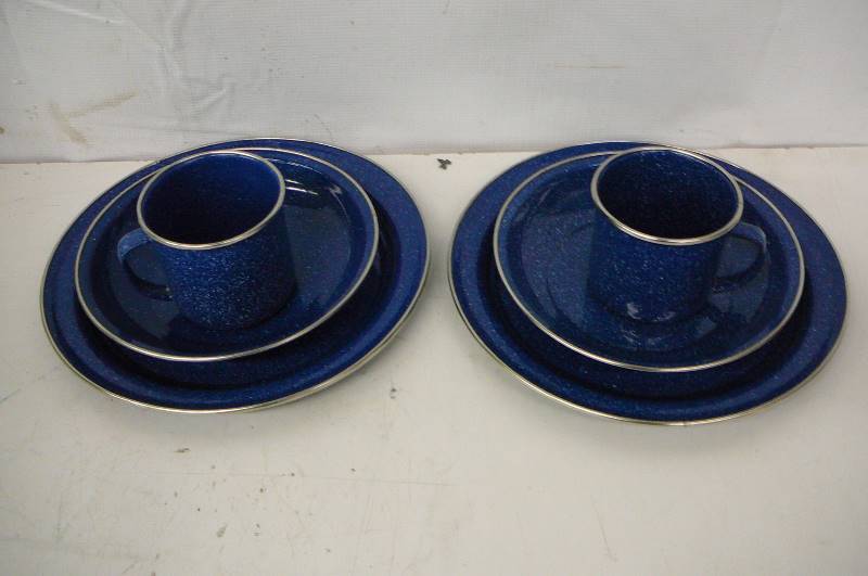 lot 53 image: Camping Dishes 2 Plates  2 bowls  2 cups Never Used