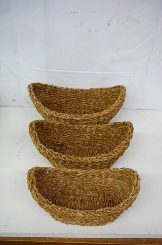 lot 54 image: Nesting Baskets 3