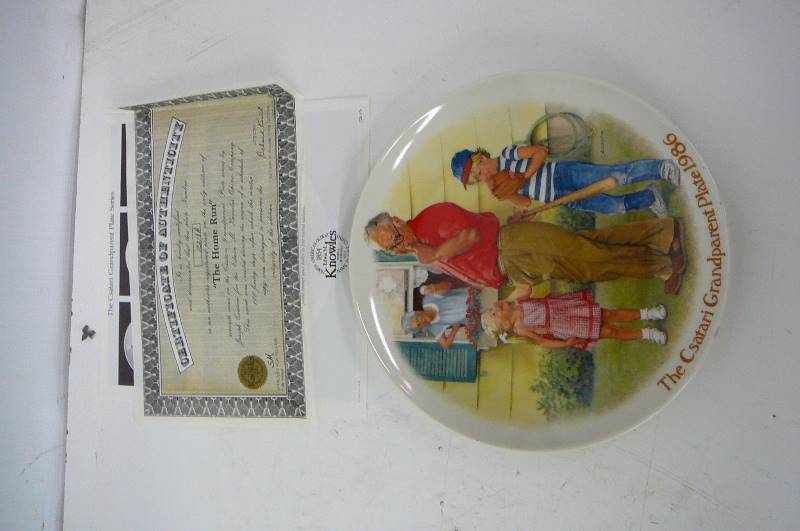 lot 66 image: Grand Parent Plate 1986 with Certificate of Authenticity