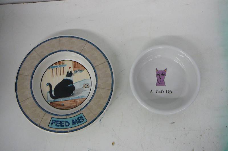 lot 77 image: Cat food dishes