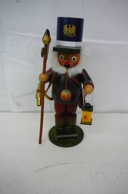 lot 82 image: Nut Cracker wooden 9  Steinbach Germany