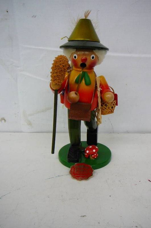 lot 83 image: Nut Cracker wooden 9  Steinbach Germany