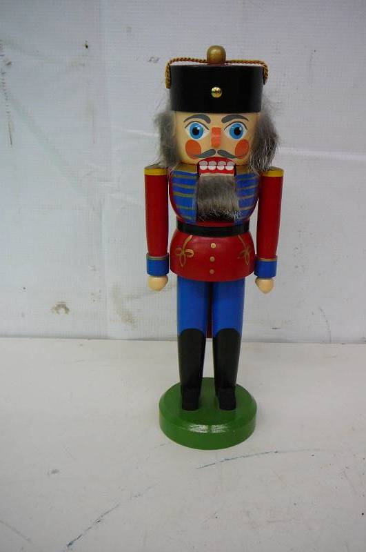 lot 84 image: Nutcracker wooden 10 ore mt collation Germany