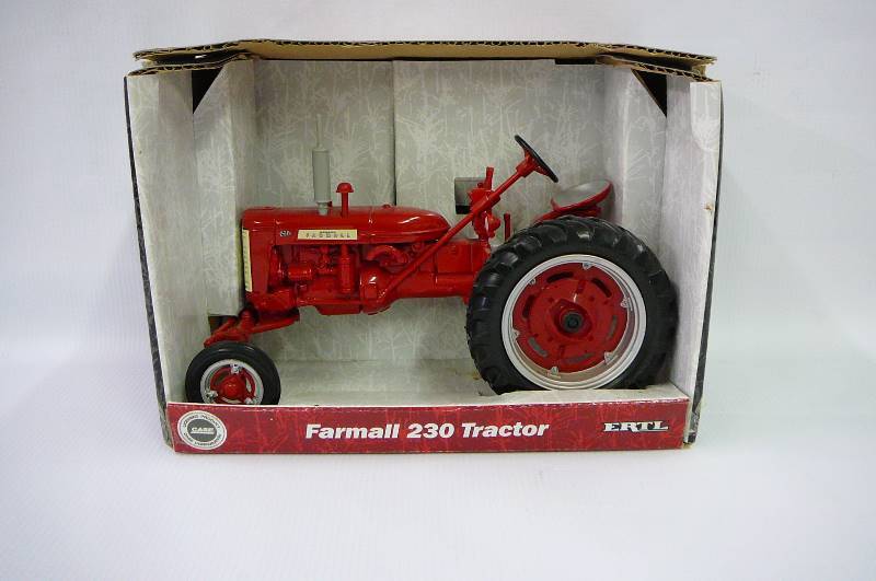 lot 2 image: Ertl Farmall 230 Tractor 116 Scale