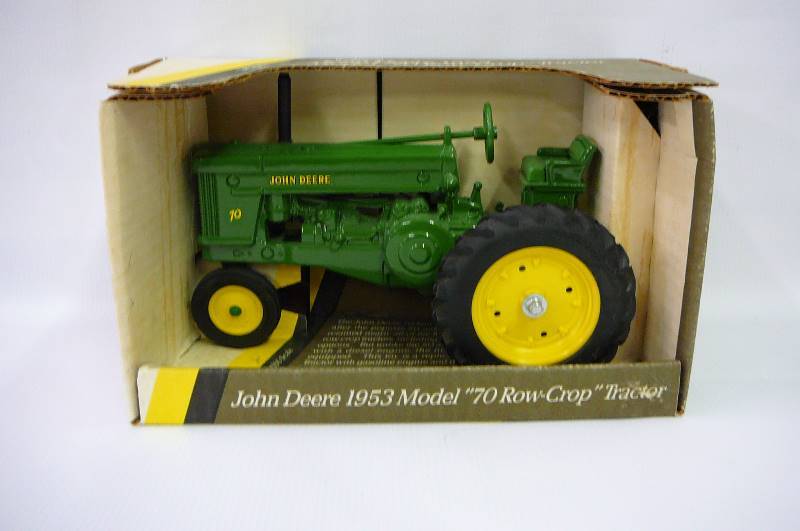 lot 3 image: John Deer 1953 70 Row-Crop  Tractor 116 Scale