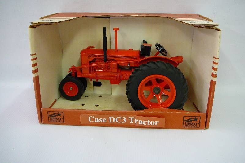 lot 10 image: Liberty Case DC3 Tractor Die Cast 116 Scale
