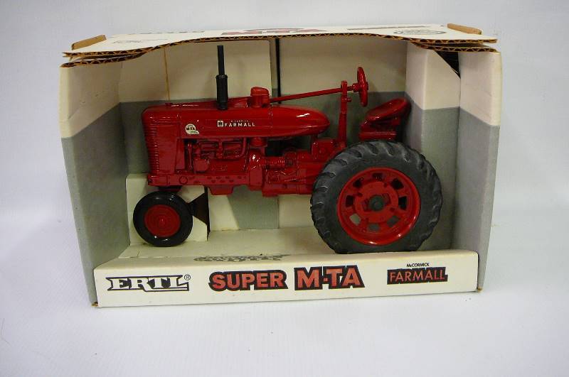 lot 12 image: Ertl Super MTA Farmall 116 Scale
