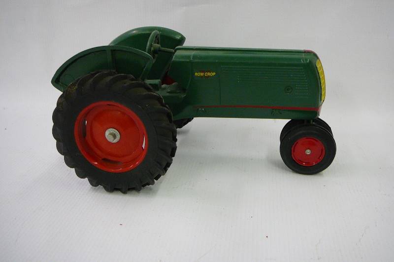 lot 29 image: Oliver 70 Row Crop Tractor