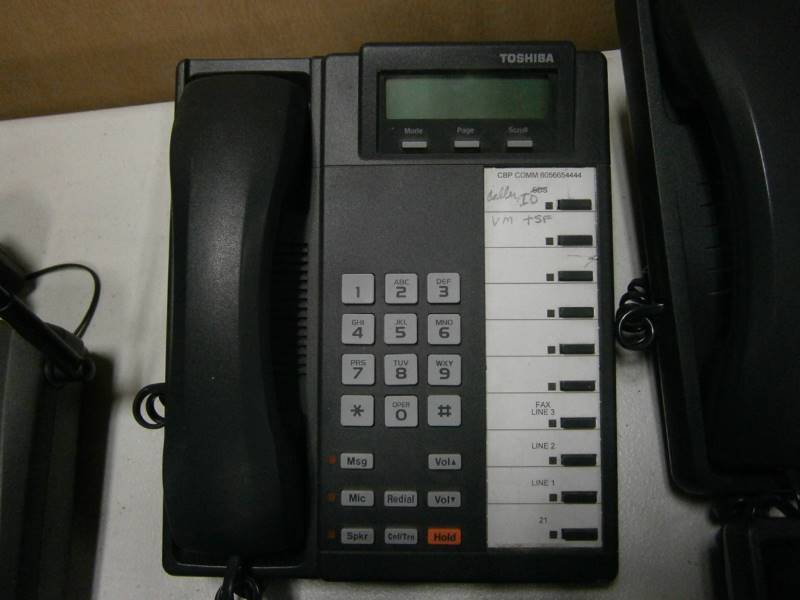 lot 21 image: Toshiba Full Feature Phones
