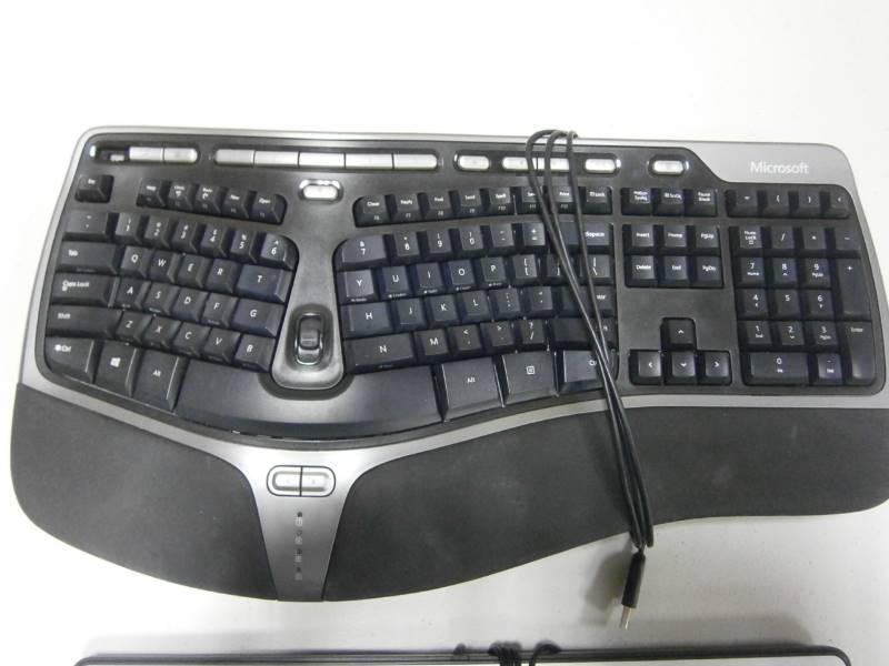 lot 38 image: Keyboards
