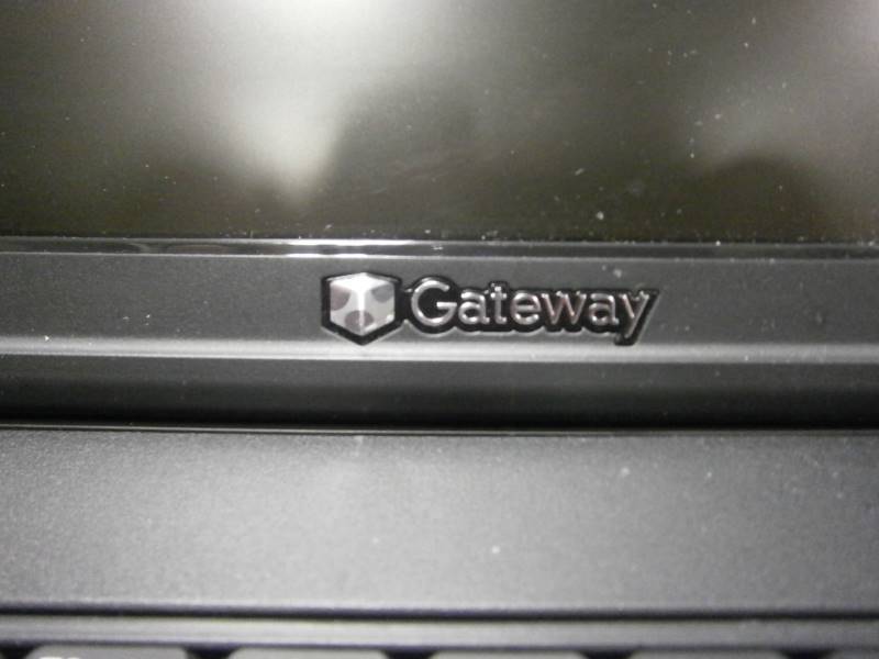 lot 53 image: Gateway E-265M Laptop